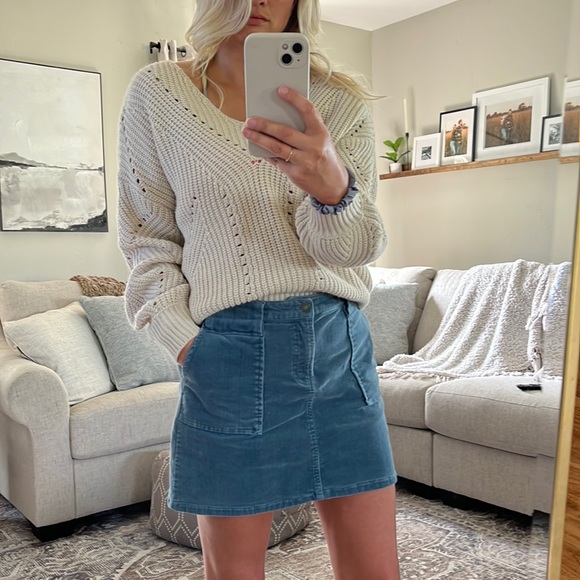 Moon & Madison Cropped Sweater - Picture 2 of 6